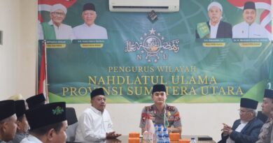 H. MARAHALIM MENYAMBUT BAHAGIA SILATURRAHMI KELUARGA BESAR NU GUS IRJEN POL SONNY IRAWAN DAN JAJARANNYA DI PWNU SUMUT