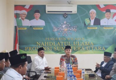 H. MARAHALIM MENYAMBUT BAHAGIA SILATURRAHMI KELUARGA BESAR NU GUS IRJEN POL SONNY IRAWAN DAN JAJARANNYA DI PWNU SUMUT