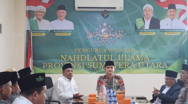 H. MARAHALIM MENYAMBUT BAHAGIA SILATURRAHMI KELUARGA BESAR NU GUS IRJEN POL SONNY IRAWAN DAN JAJARANNYA DI PWNU SUMUT